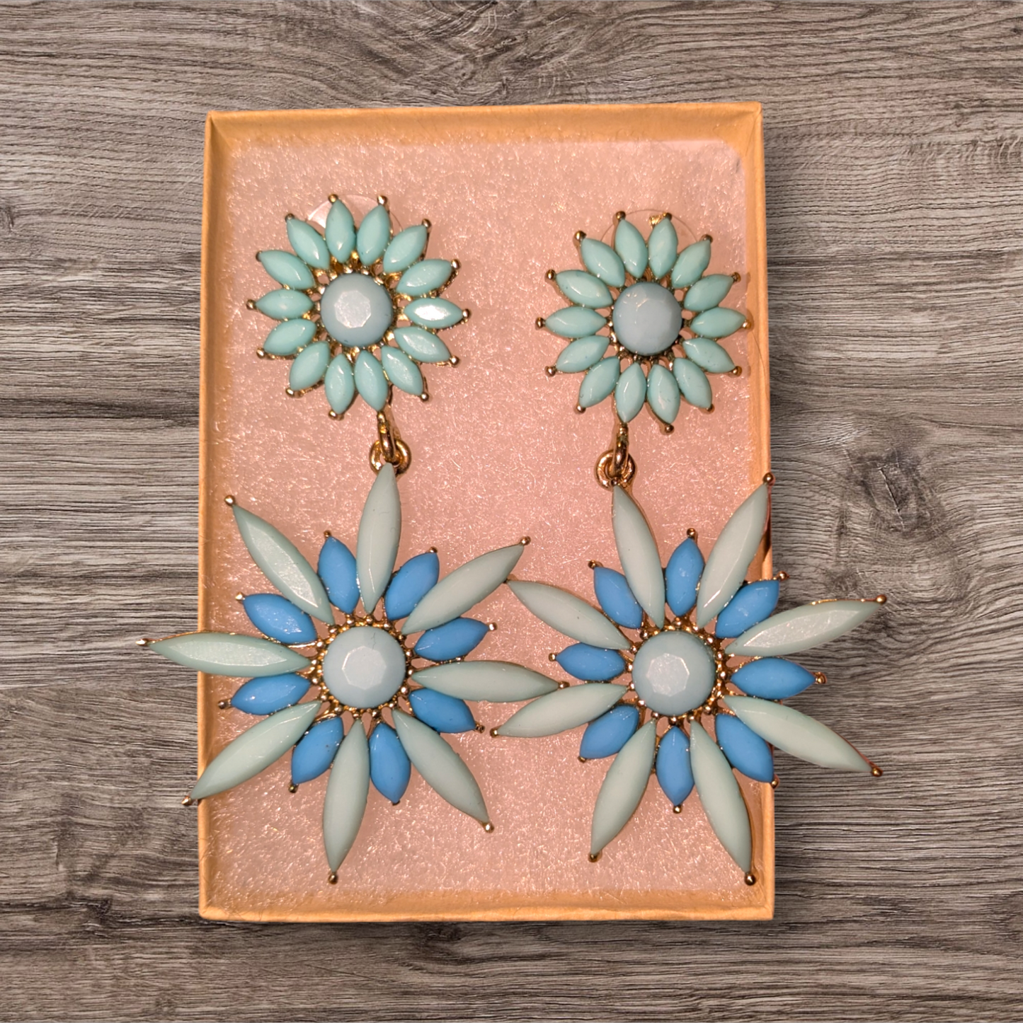 Turquoise bursting flower drop earrings.